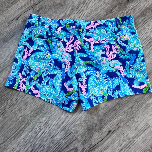Lilly Pulitzer Turtle Villa Shorts Sz 12 - Picture 6 of 9